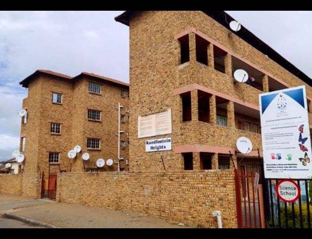 1 BEDROOM APARTMENT FOR SALE IN RANDFONTEIN CENTRAL